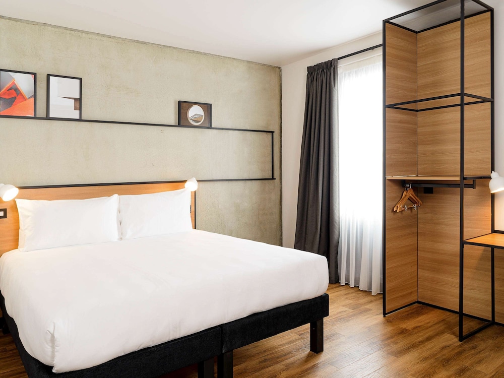 Ibis Bridgwater 19/73
