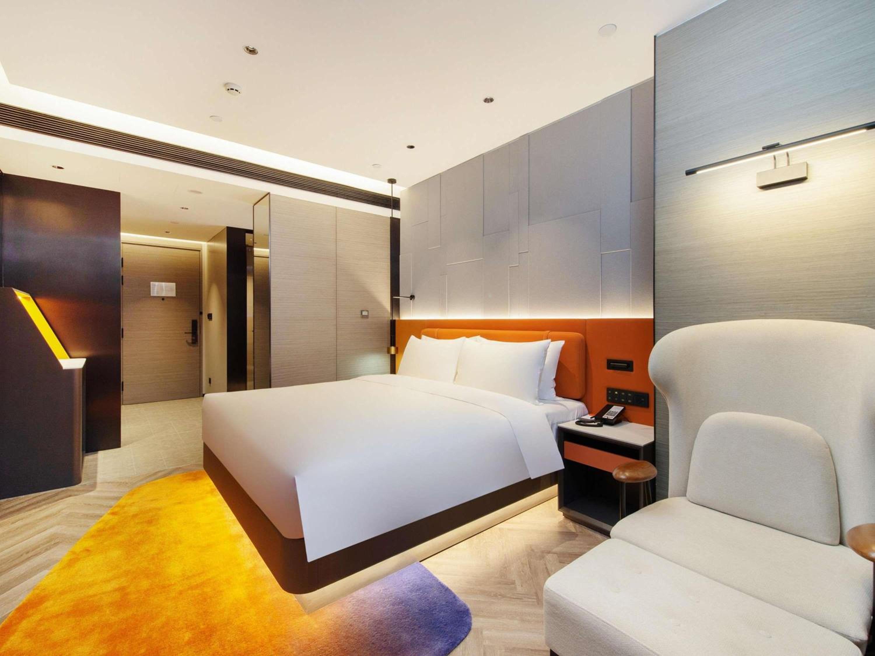 STANDARD, KING BED