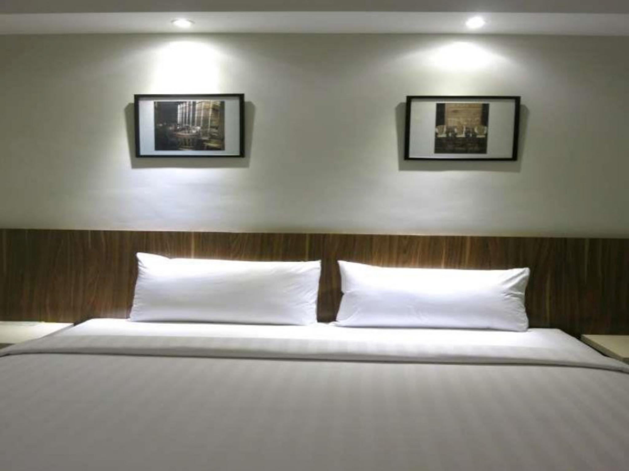 Hart Hotel 8/39