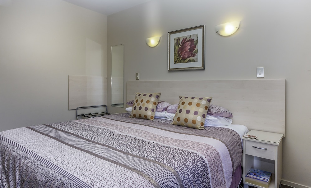 166 Majestic Court Motel 14/48