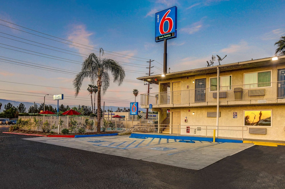 Motel6 San Bernardino, CA - South 21/29
