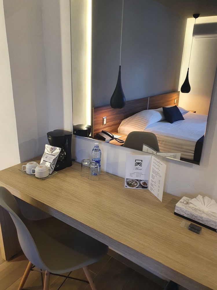 Estanza Hotel and Suites 18/58