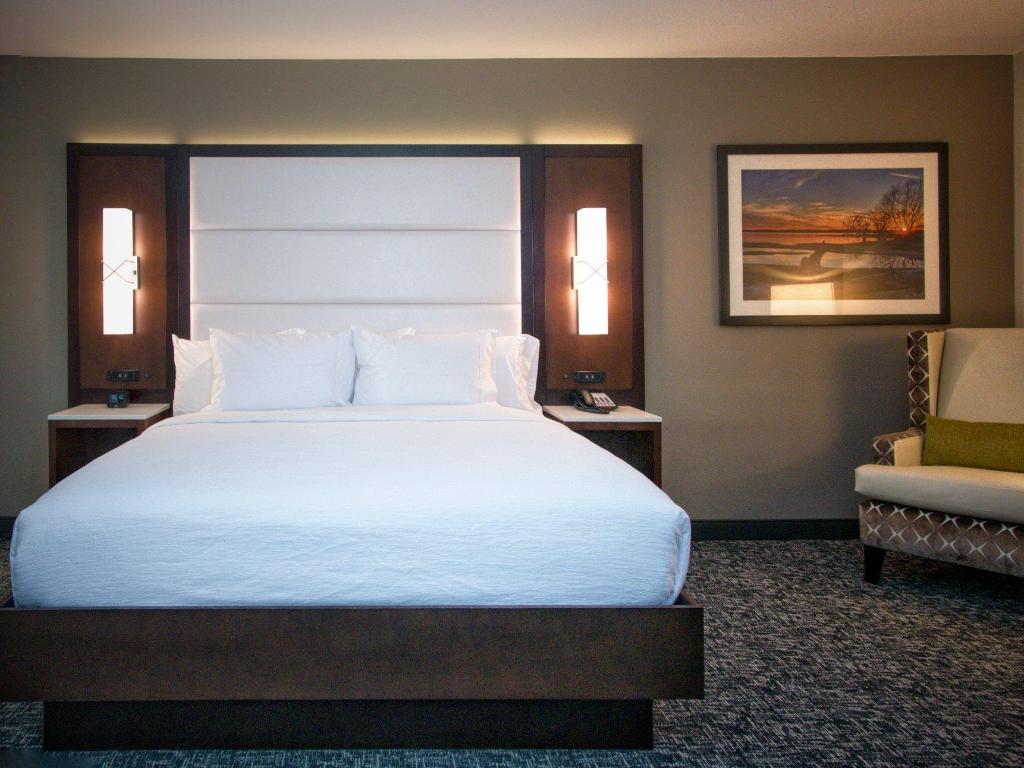 1 BEDROOM, KING BED, BALCONY, ACCESSIBLE