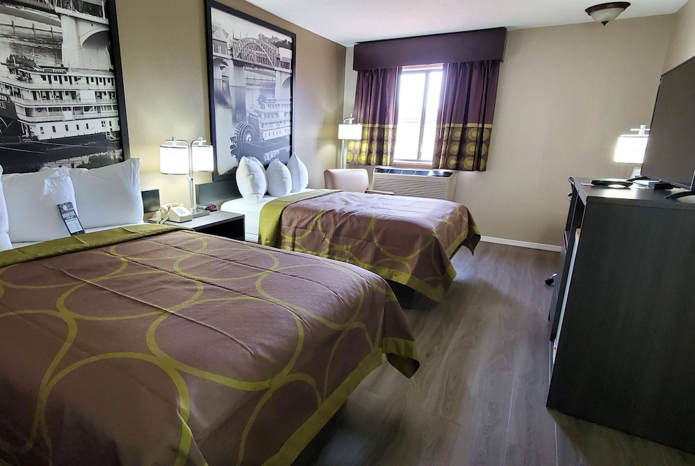 Super 8 by Wyndham Paris TN 13/31