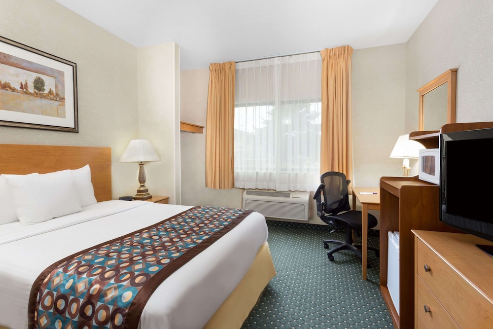 Baymont By Wyndham Waterloo 14/46
