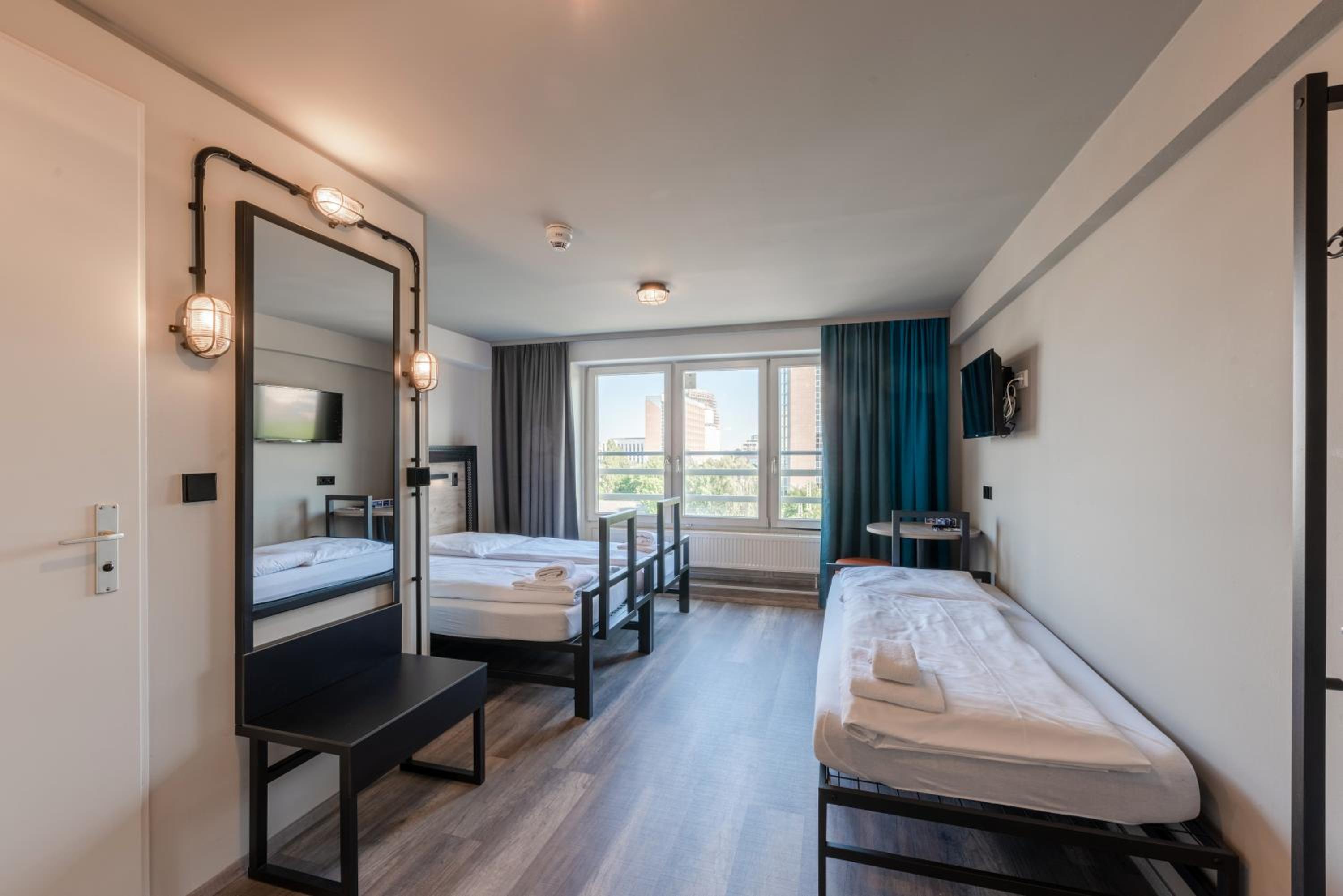 ROOM, TRIPLE