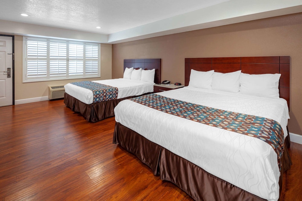 Travelodge By Wyndham Harbor City 5/29