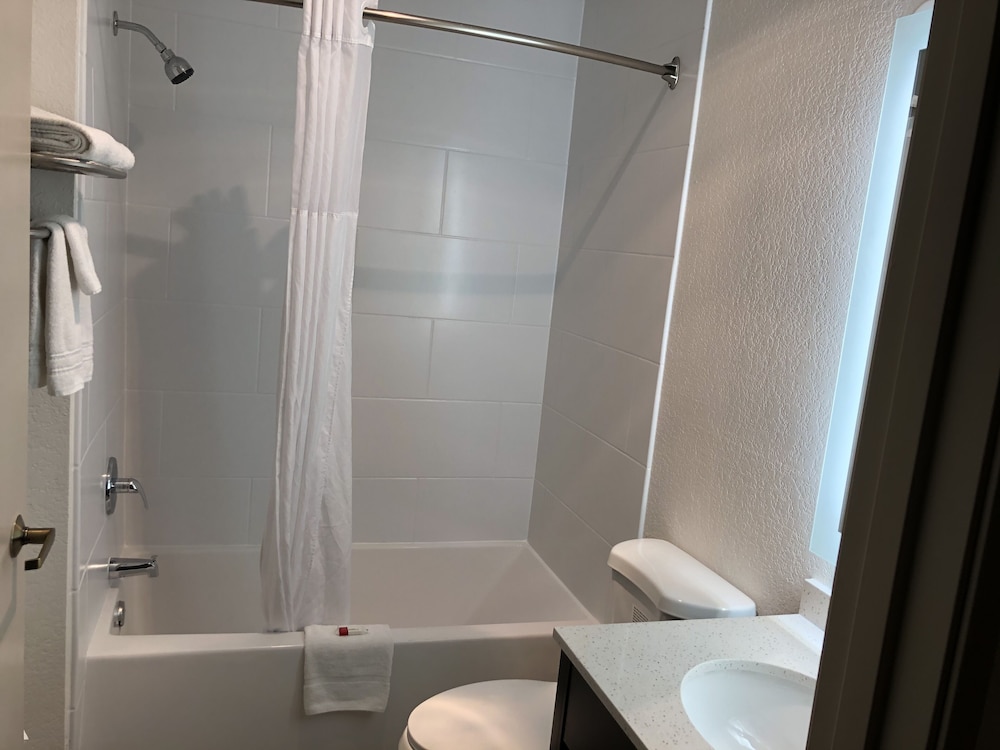 Red Lion Inn & Suites Elk Grove Village, IL 38/42