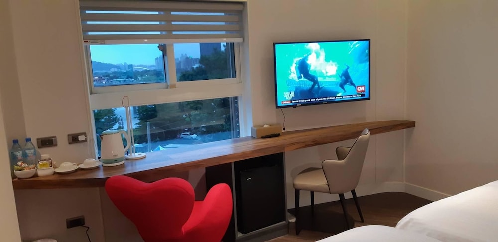 New California Hotel 33/46