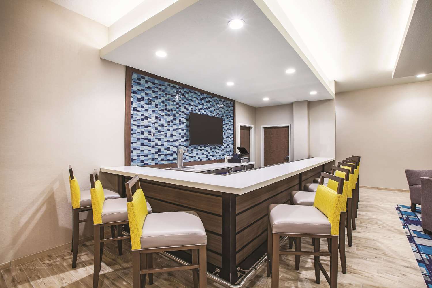 La Quinta Inn And Suites By Wyndham Wichita Northeast 27/37