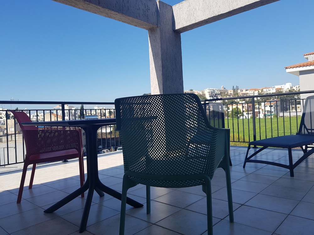 Valentinos Apartments 33/47