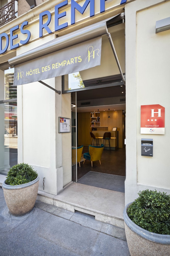 Hotel Des Remparts in LYON