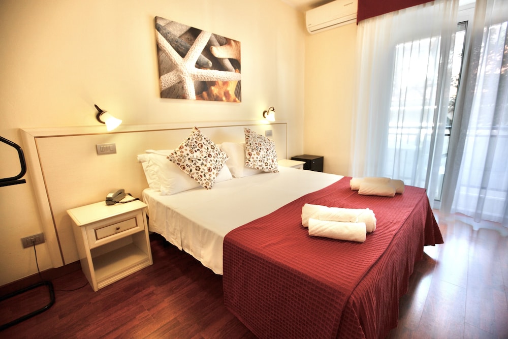 غرفة ديلوكس رباعية بسرير مزدوج وسرير بطابقين بشرفة بغرفة نوم واحدة، Hotel Maestri 4/10