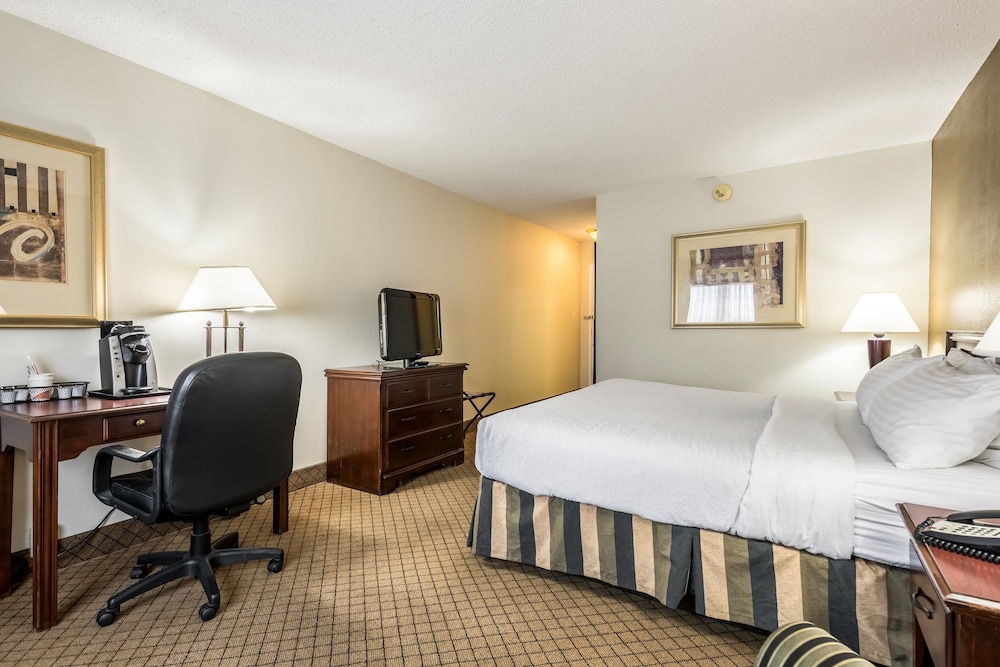 The Lux Hotel & Conference Center, Ascend Hotel Collection 8/39