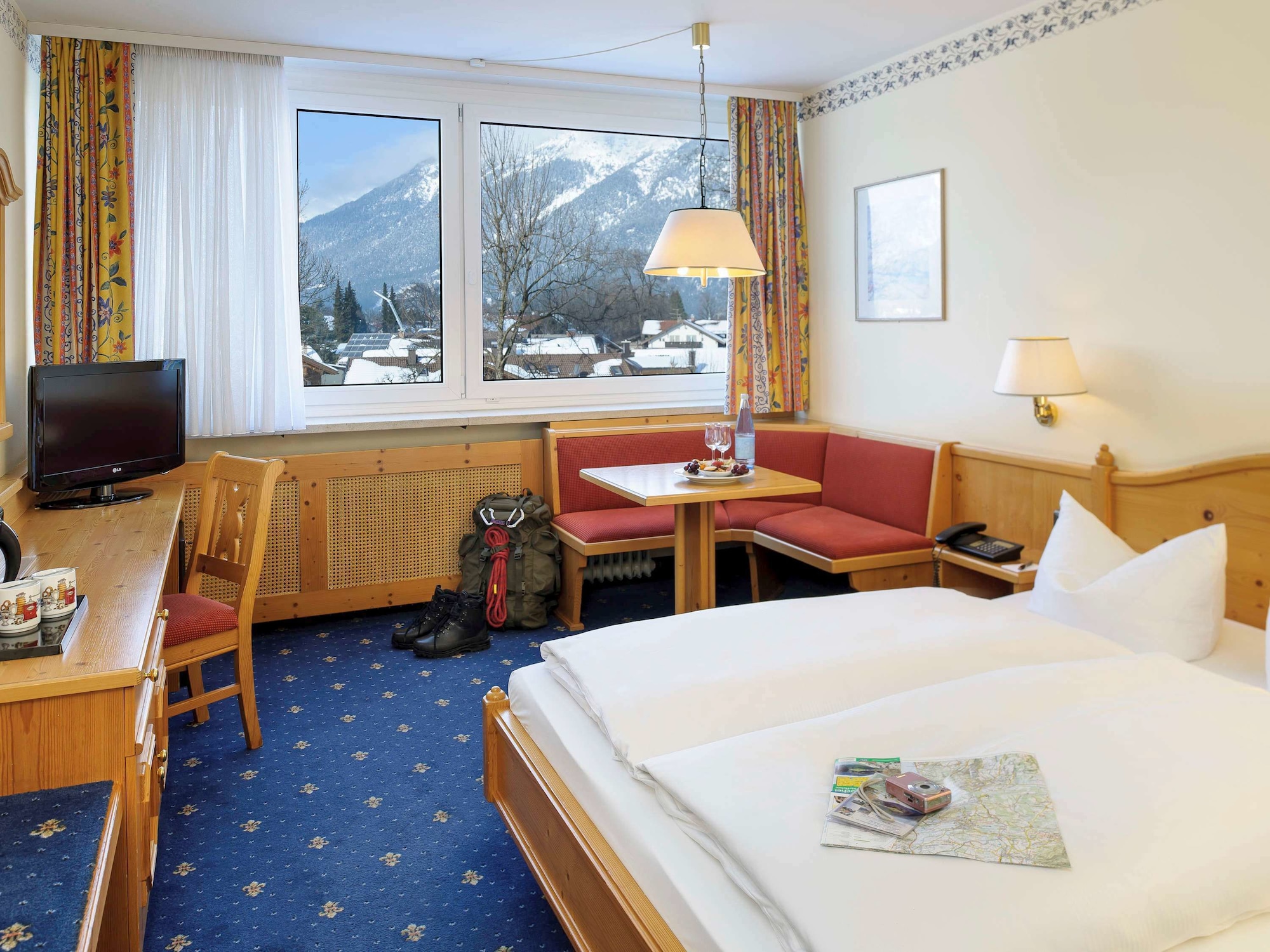 غرفة قياسية بسرير كوين مع أريكة، Mercure Hotel Garmisch Partenkirchen 8/10