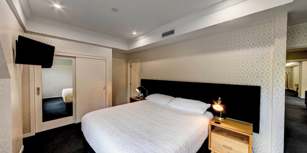 EXECUTIVE, APARTMENT, MULTIPLE BEDS