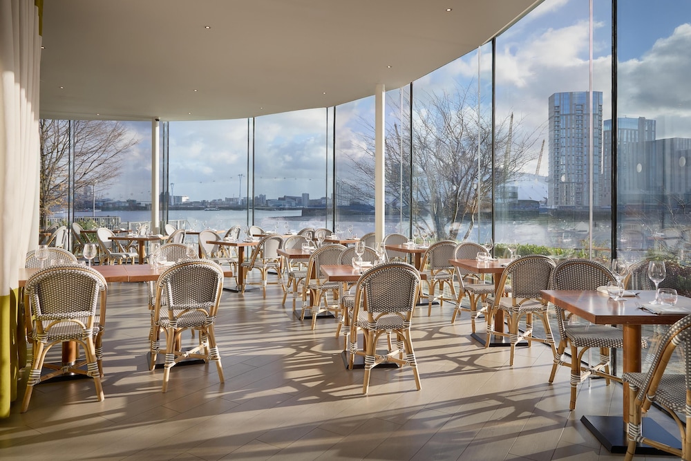 Radisson Blu Hotel, London Canary Wharf East 59/74