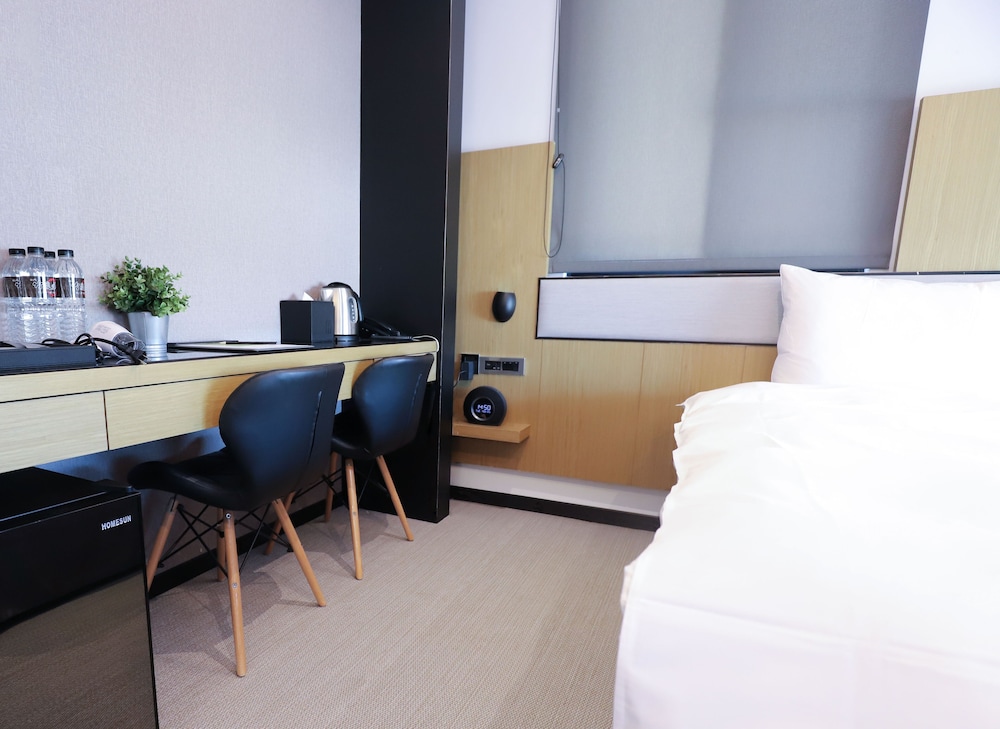 Slow Town Hotel 56/67