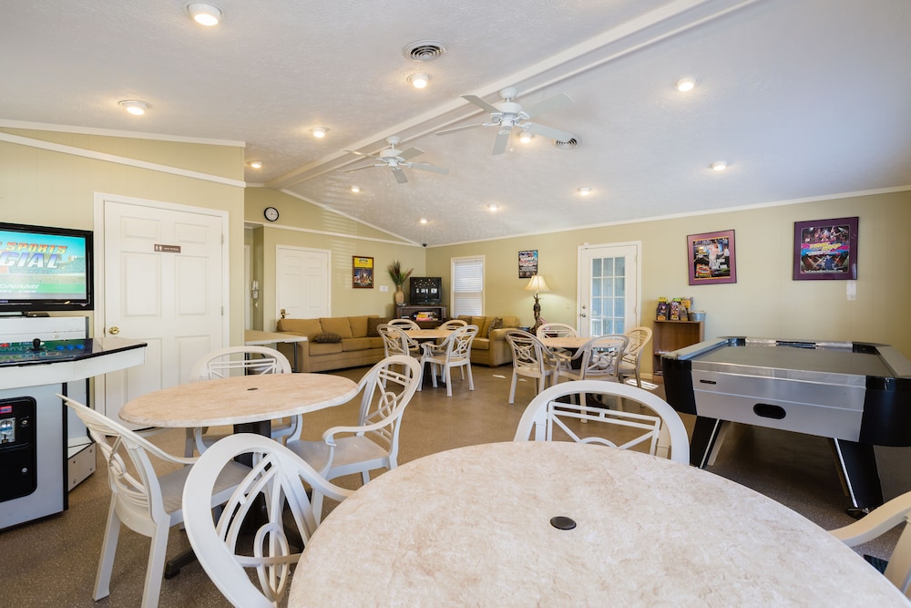 Country Club Villas 42/67