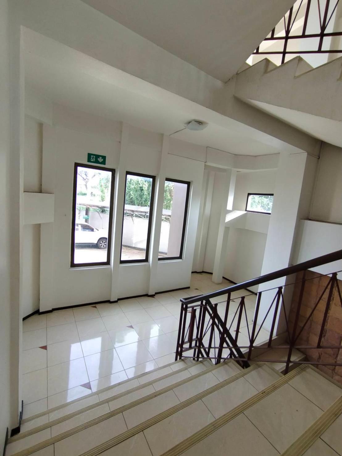 Aileen Hotel 18/25