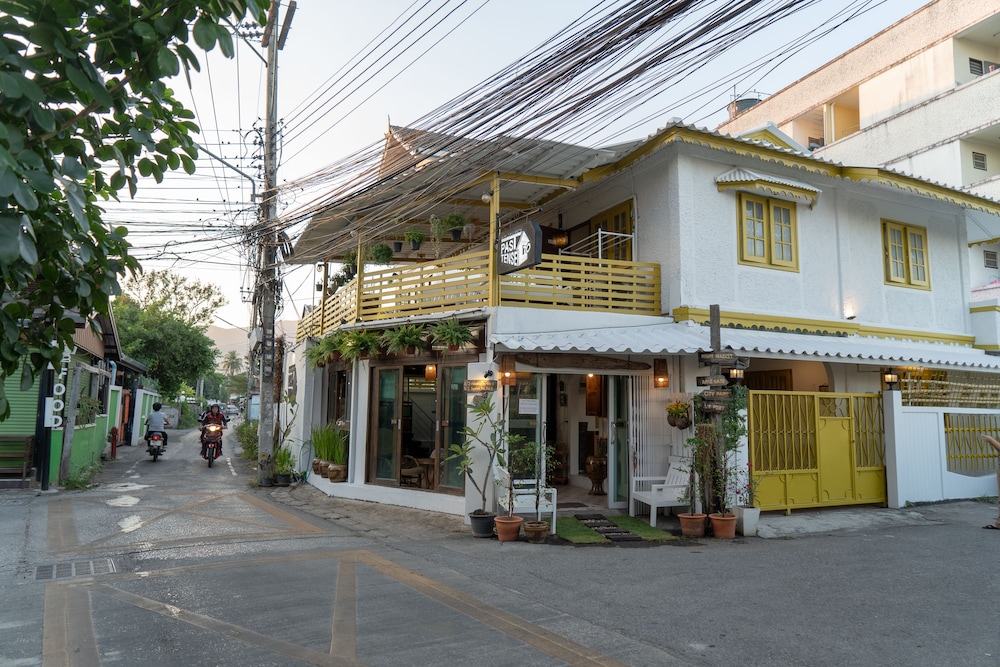 Past Tense Hostel 7/50