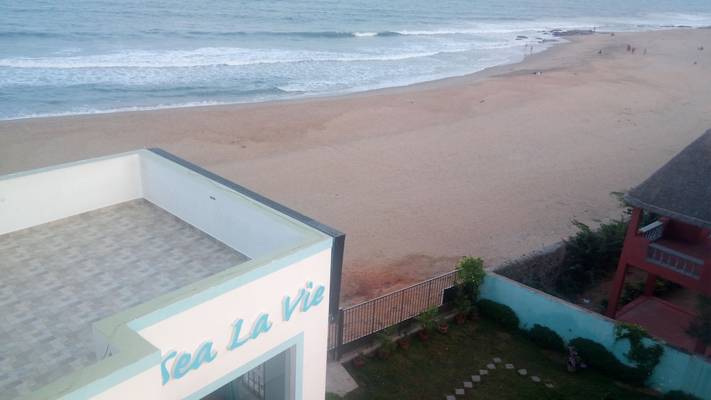 Sea La Vie Covelong Beach Resort 3/50
