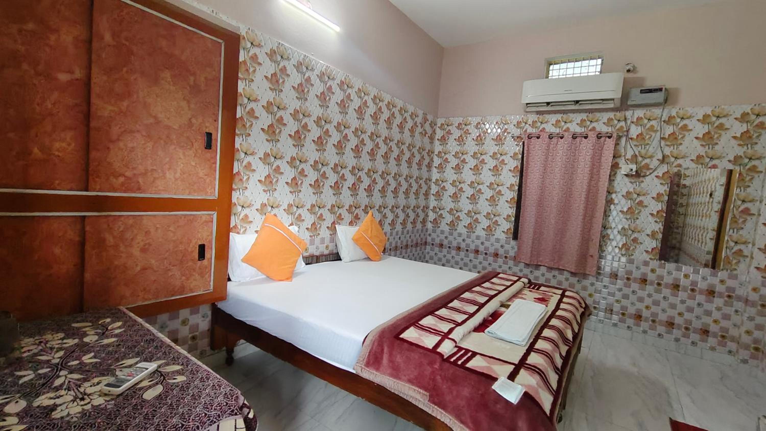 Shri Yoga Mandir Guest House 22/46