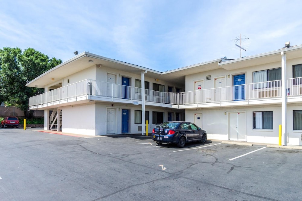 Motel6 Redding, CA - Central 34/47