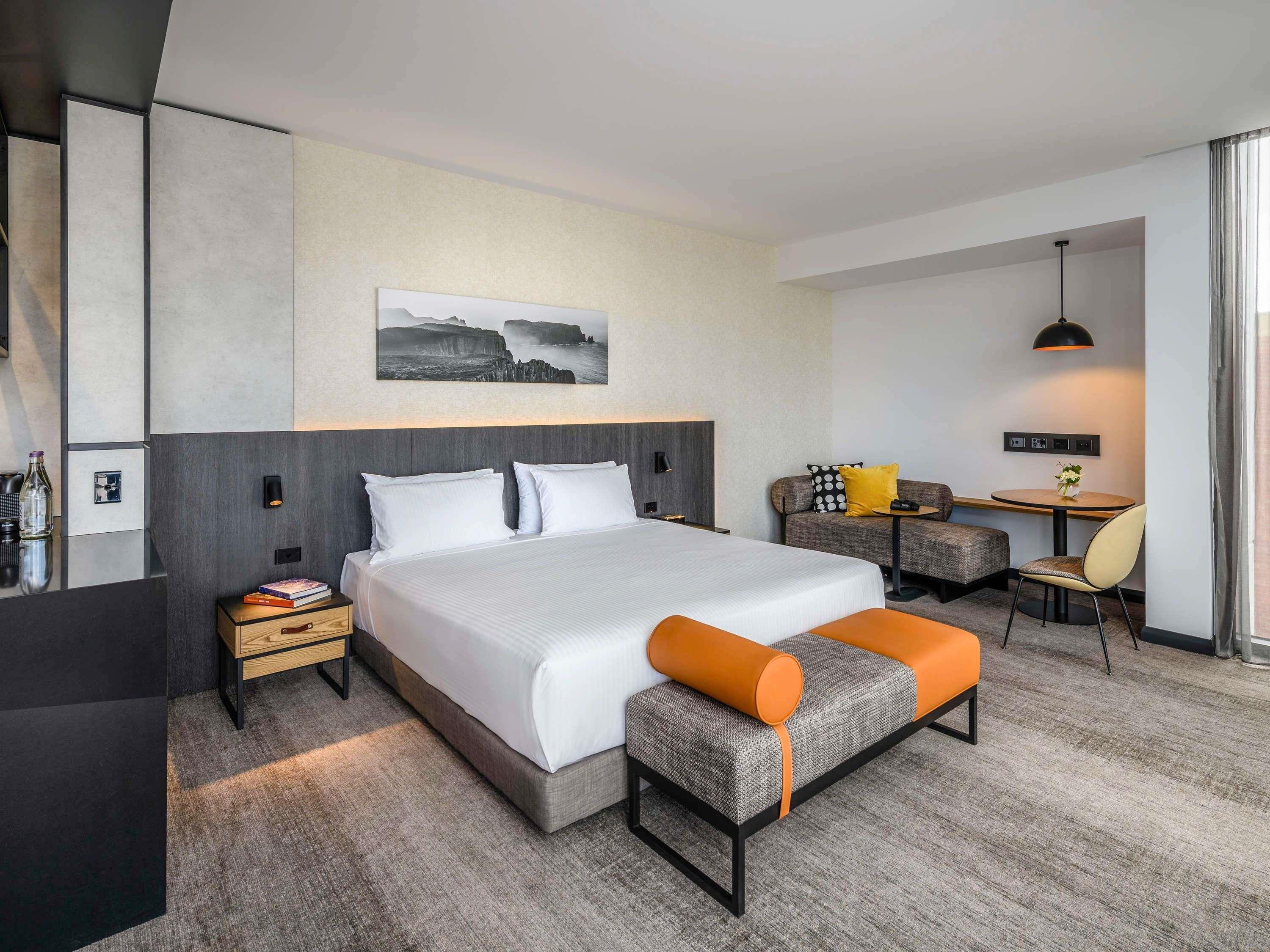 Suite, King Bed, Water View