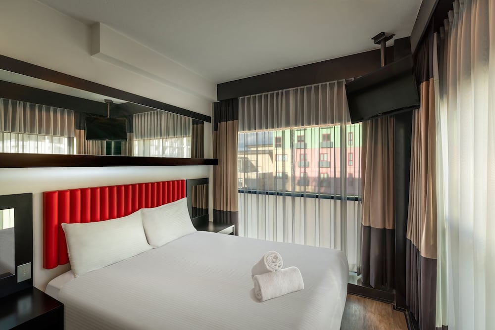 Essence Hotel Carlton 13/55