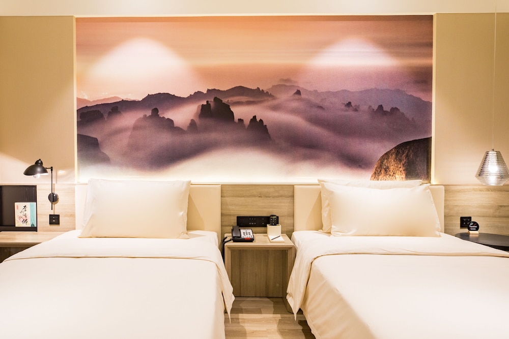 Atour Hotel Qingdao Airport Century Park 15/27