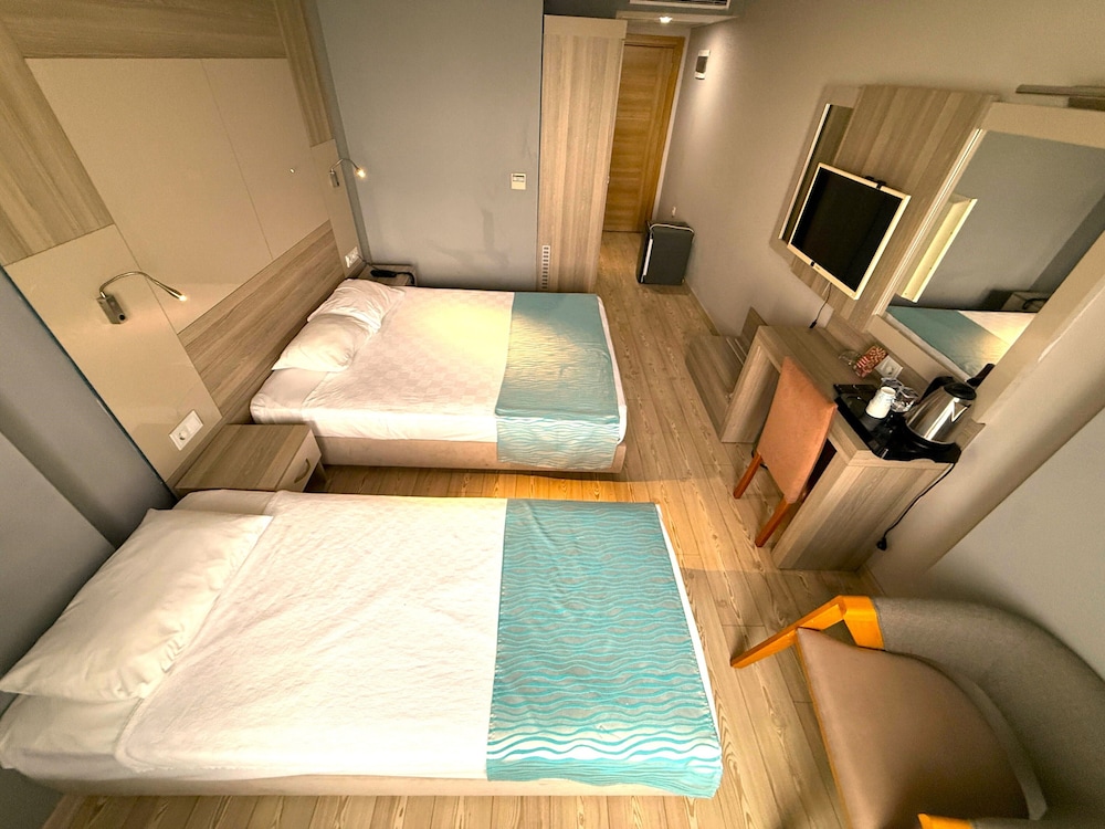 On Hotel 33/60