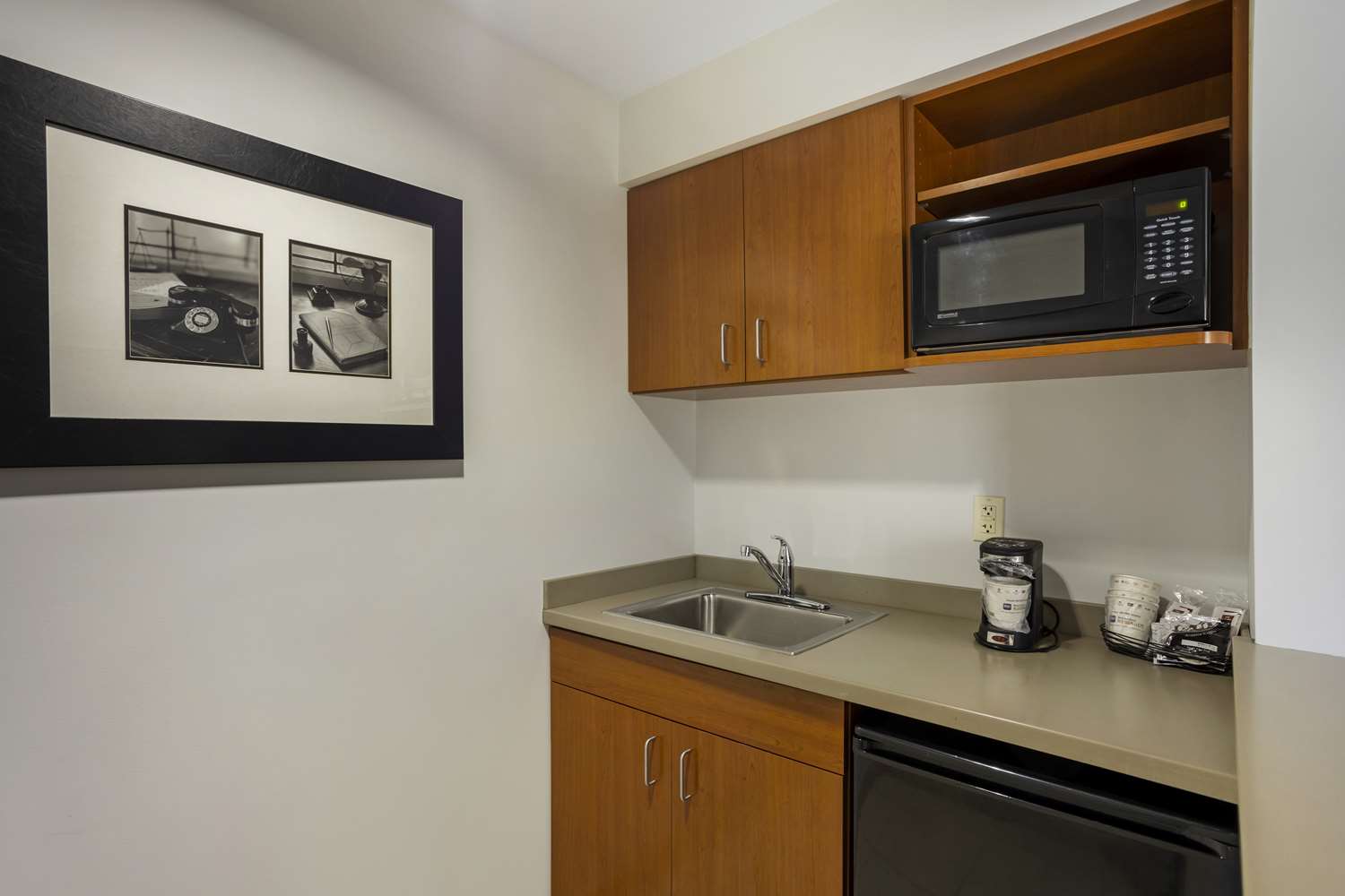 جناح بسرير كينج مع أريكة، Best Western Dubois Hotel 6/6