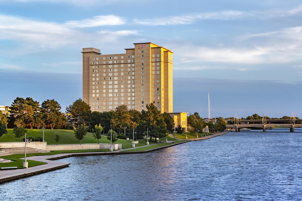 Hyatt Regency Wichita 7/80