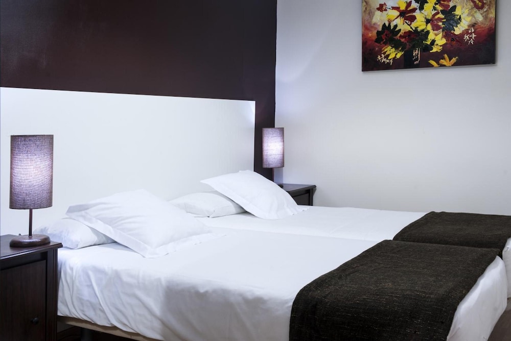 Thc Gran Via Hostel 17/28