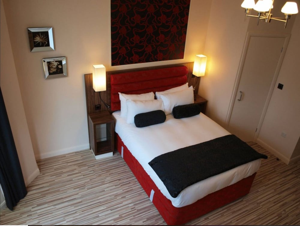 Simply Rooms & Suites 15/40