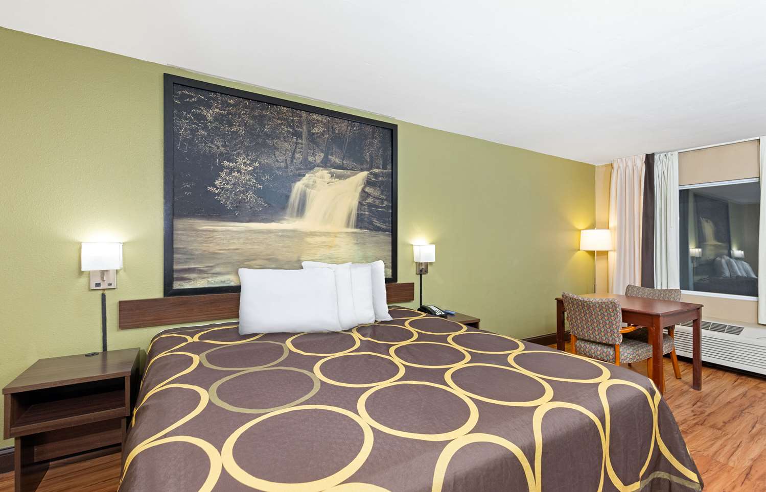 Super 8 By Wyndham Kingsport 10/25