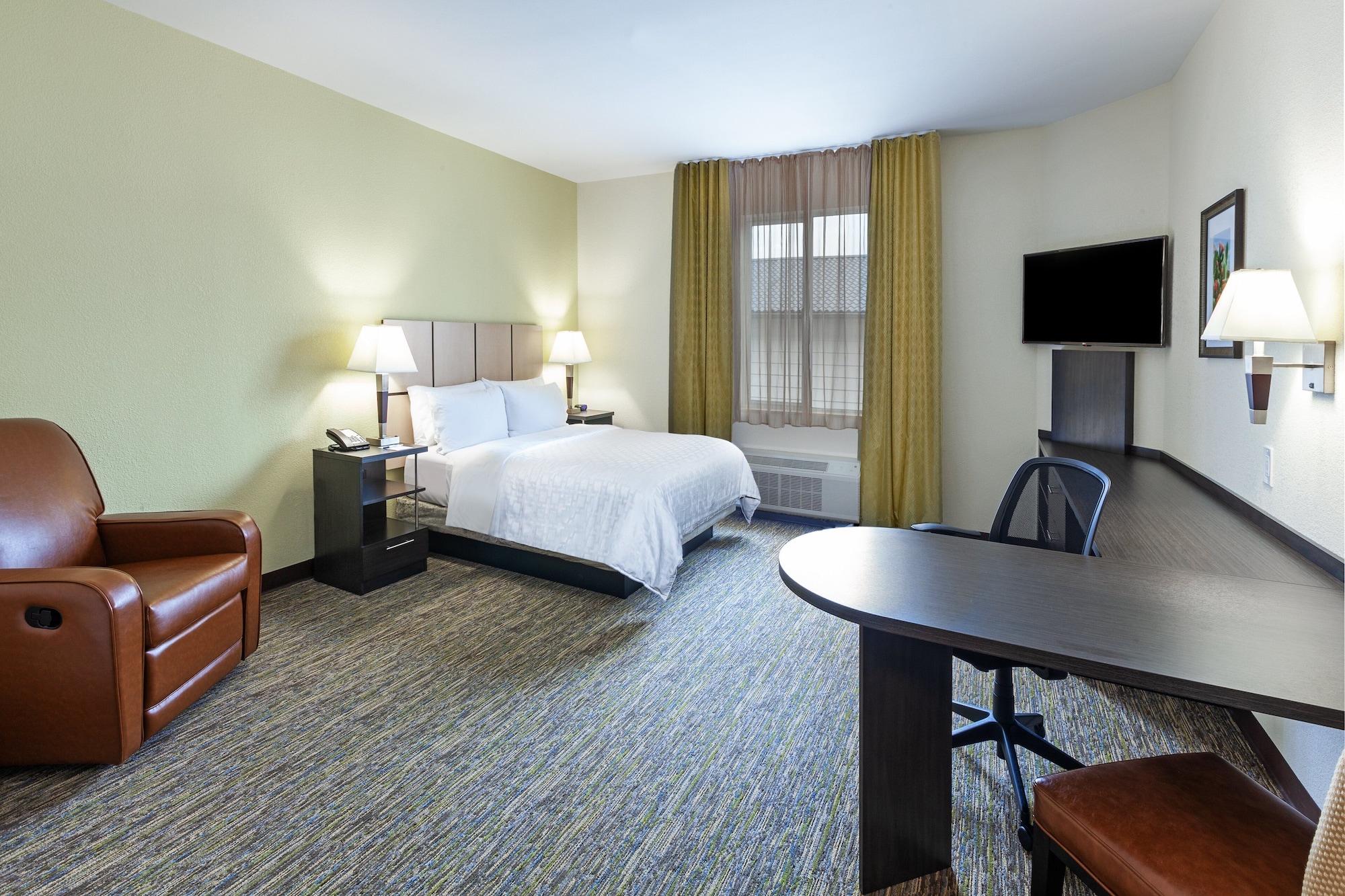 1 BEDROOM, SUITE