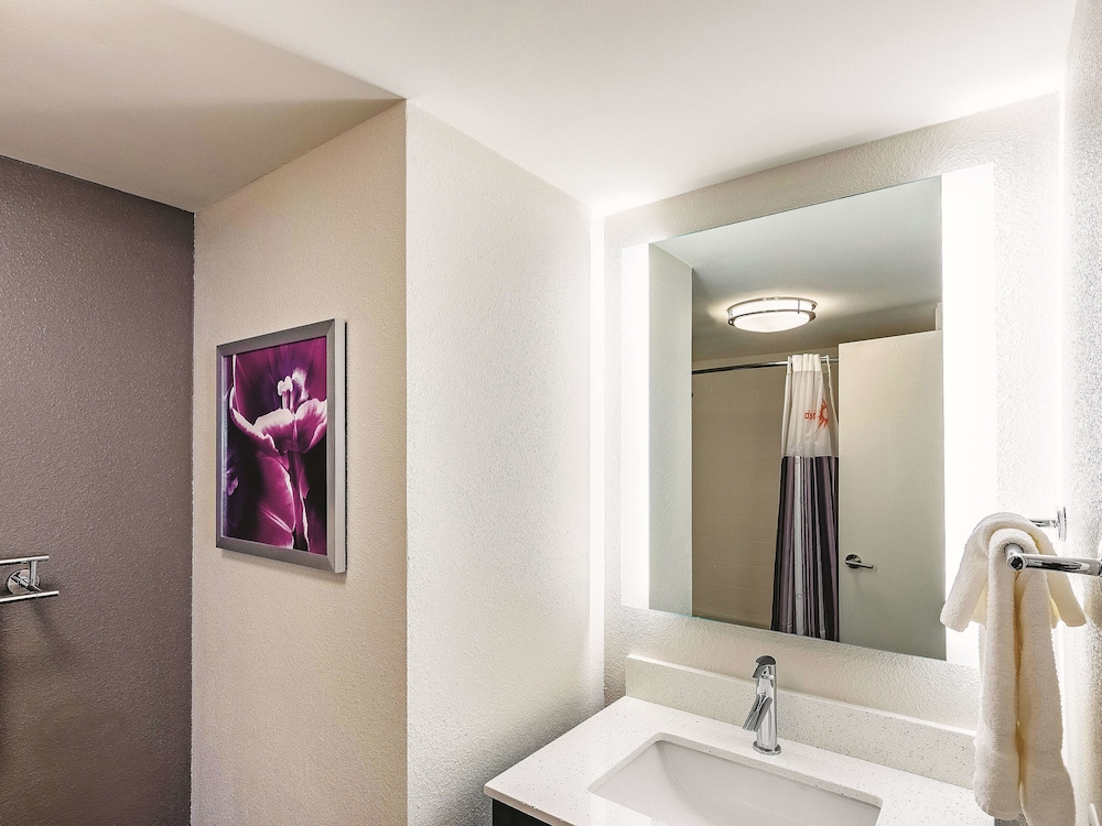 La Quinta Inn And Suites By Wyndham Salem Nh 25/42