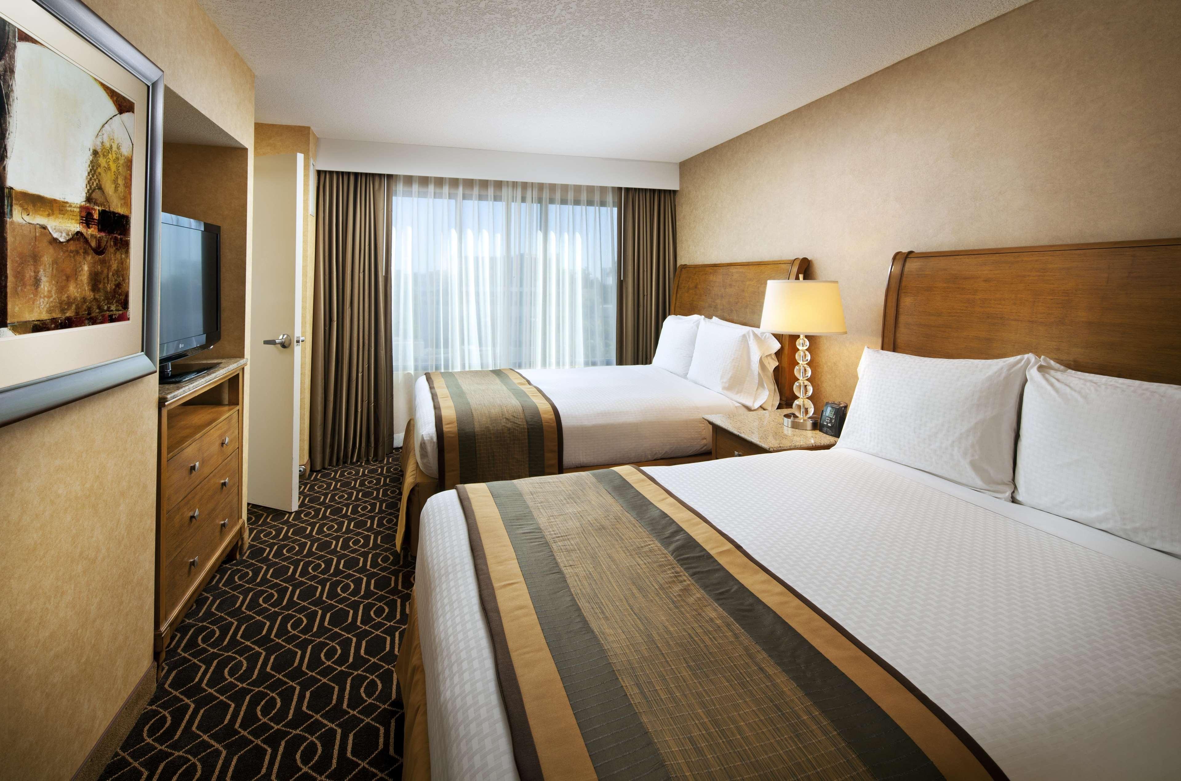 STUDIO, SUITE, 2 QUEEN BEDS, POOL VIEW, BATHTUB