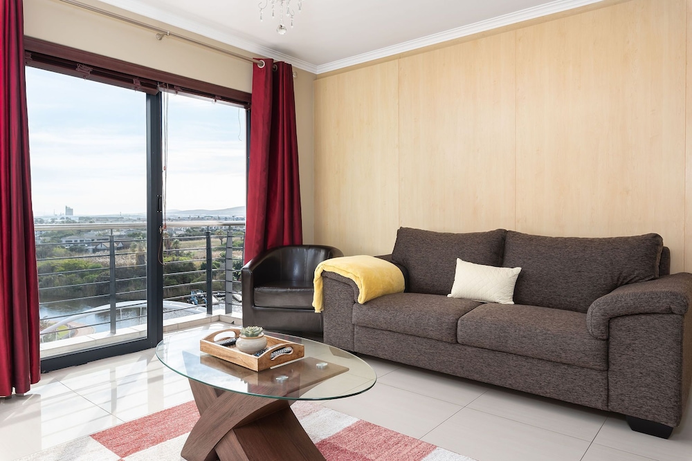Century City Boutique Apartments 21/50