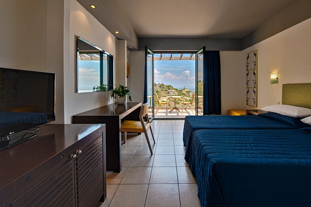 TWIN/DOUBLE ROOM SEA VIEW