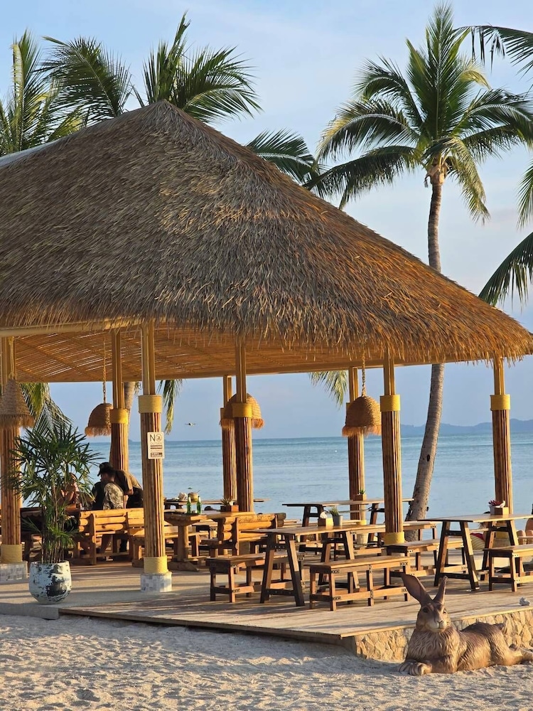 Cocohut Beach Resort 48/50