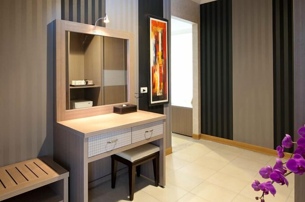Lakeside Resort Hotel 34/50