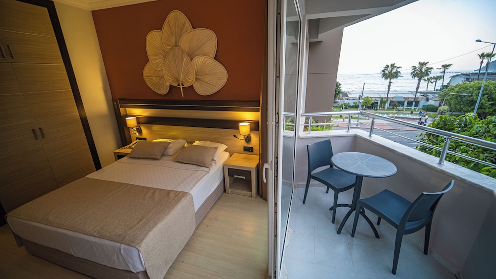 Cimen Hotel 18/50