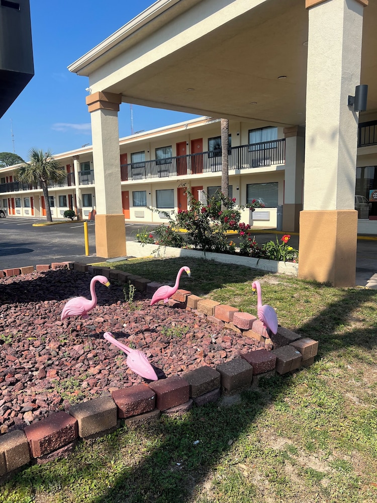 Hole Inn the Wall Hotel - Sunset Plaza - Fort Walton Beach 44/50