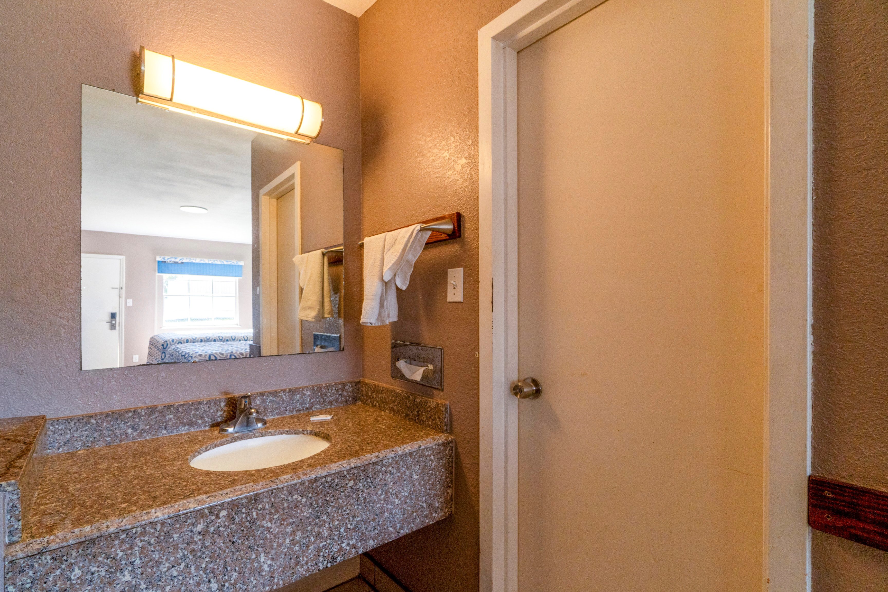 Woodfield Inn & Suites Hotel O, Yoakum TX 111 51/54