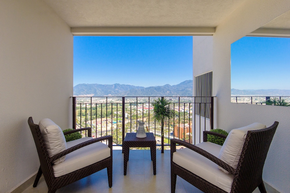 Grand Venetian Condominium 23/50