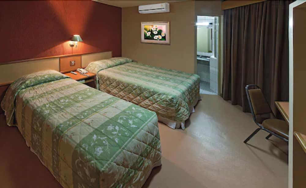 LIRA HOTEL 32/63