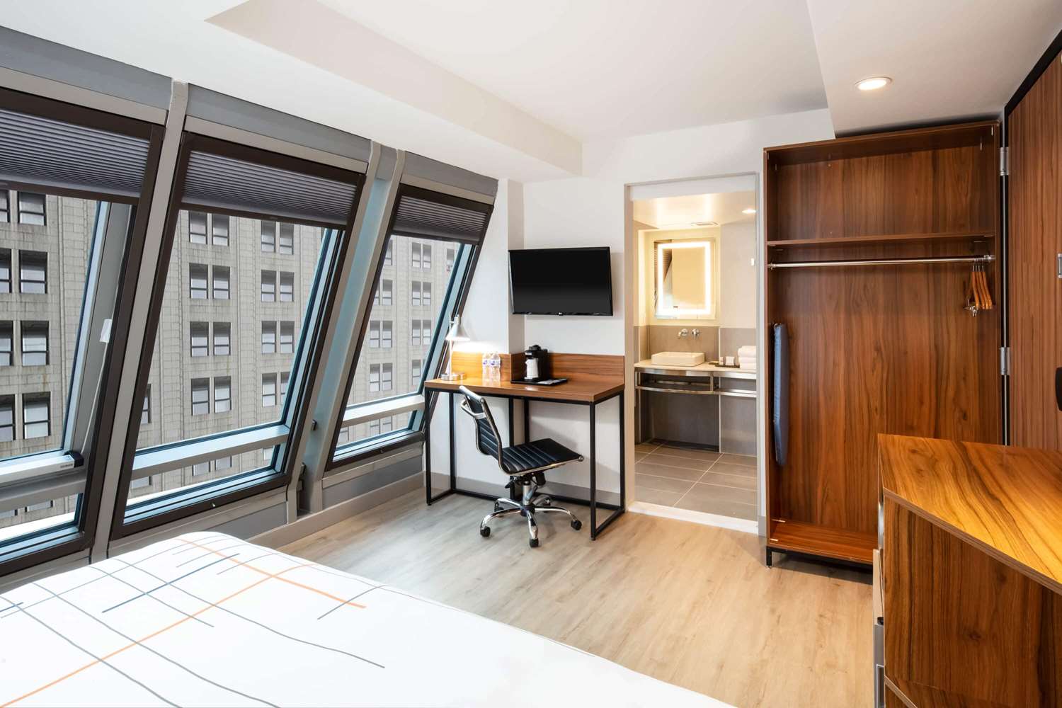 La Quinta Inn Suites By Wyndham Times Square South 36/60